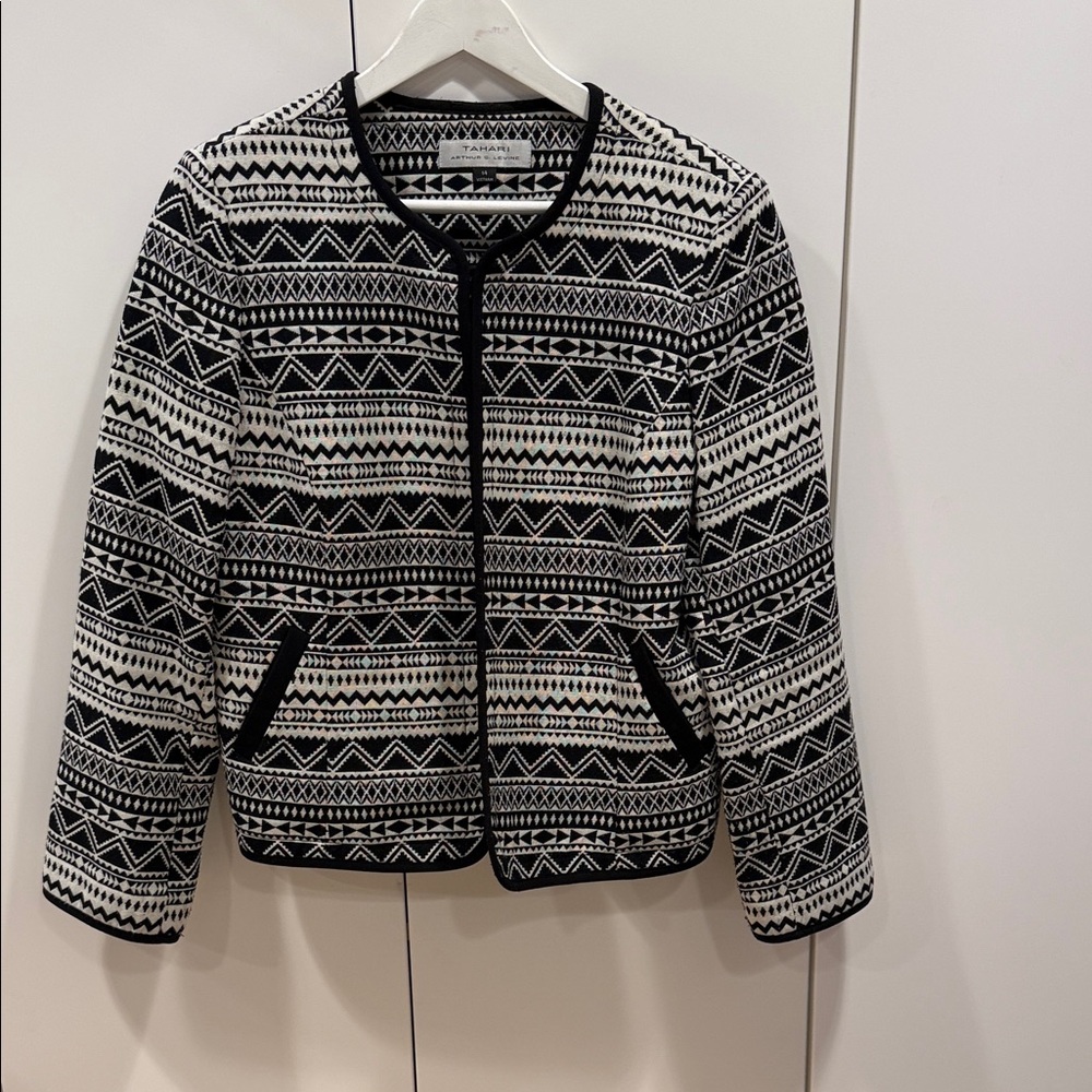 Chic Black and White Patterned Women's Blazer